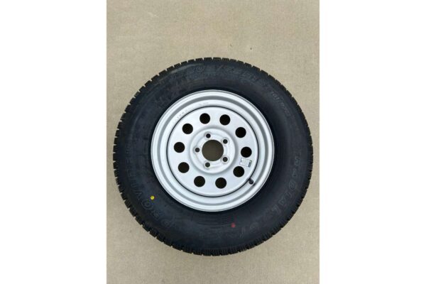 ST205-75-R15 Tire - Image 3